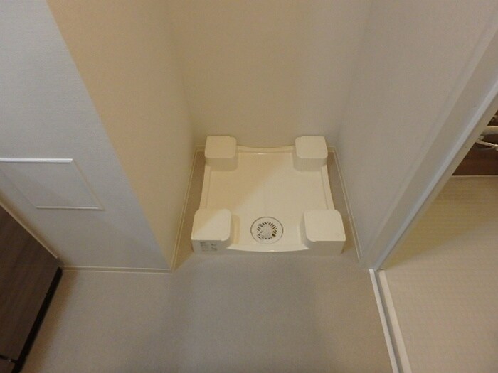 物件内観写真10　(洗濯機置場)