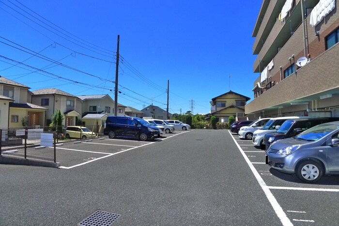 物件外観写真2　(駐車場)