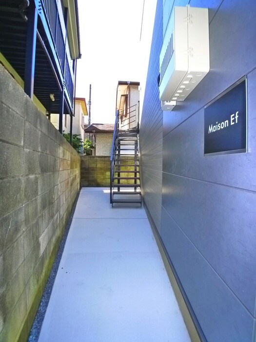 物件外観写真2　(エントランス部分)