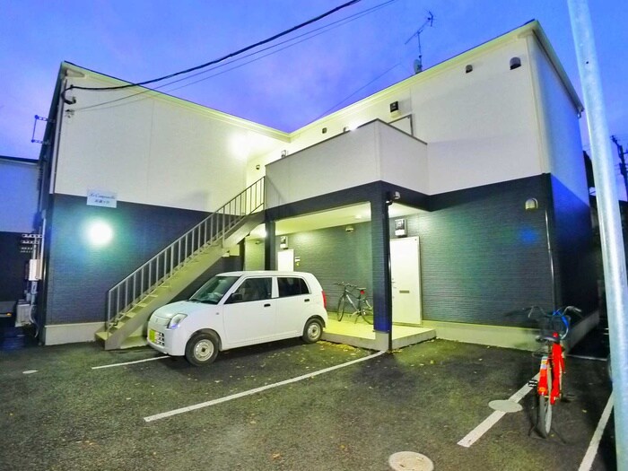 物件外観写真1　(駐車場)