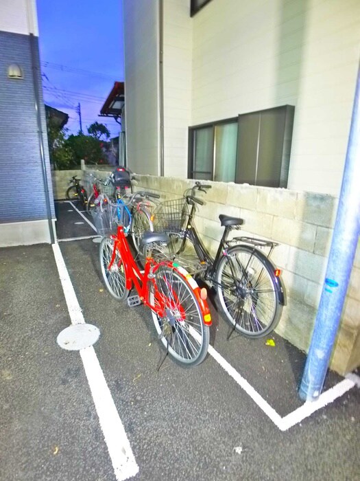 物件外観写真6　(駐輪場)
