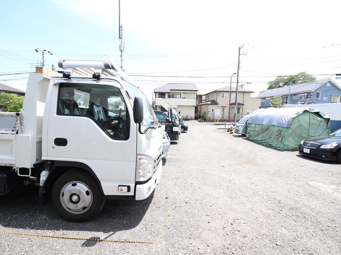 物件外観写真4　(駐車場)