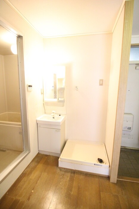 物件内観写真13　(洗濯機置場)