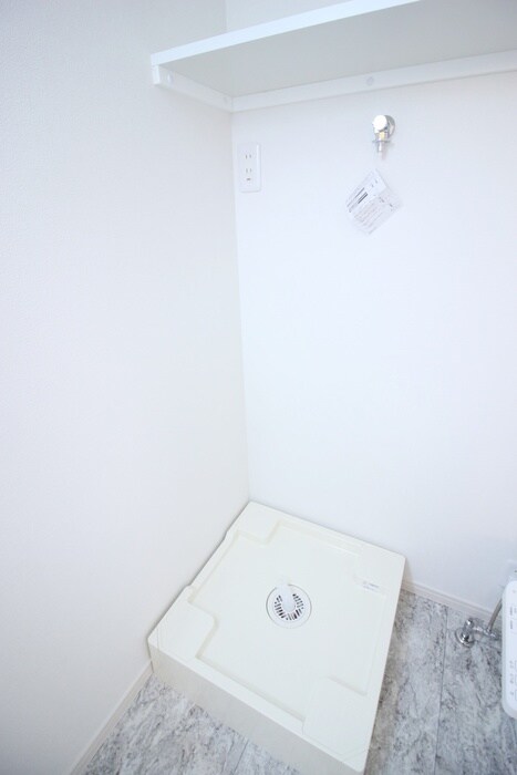 物件内観写真16　(洗濯機置場)