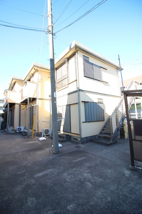 物件外観写真4　(エントランス部分)