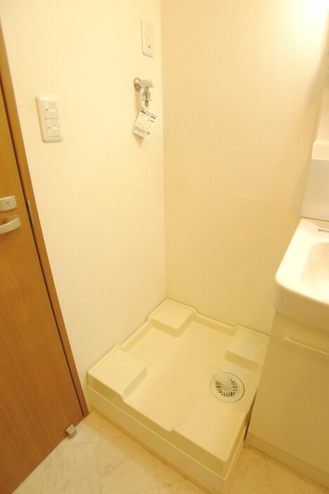 物件内観写真18　(洗濯機置場)