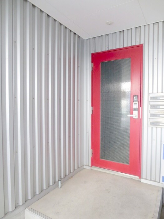 物件外観写真3　(エントランス部分)