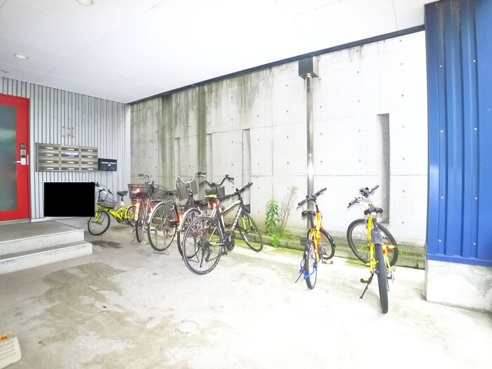 物件外観写真5　(駐輪場)