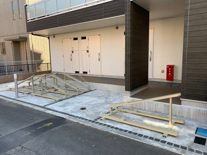 物件外観写真4　(駐輪場)
