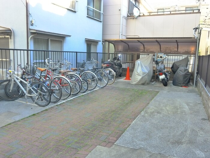 物件外観写真4　(駐輪場)