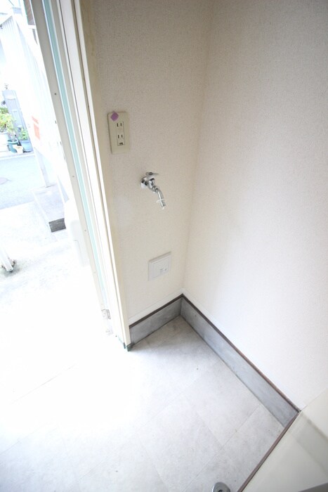 物件内観写真17　(洗濯機置場)