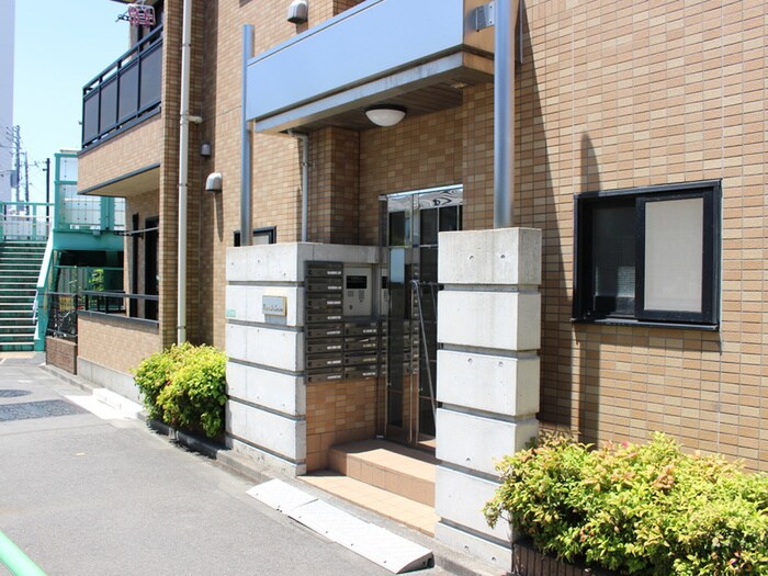 物件外観写真3　(エントランス部分)
