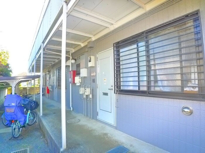 物件外観写真4　(エントランス部分)