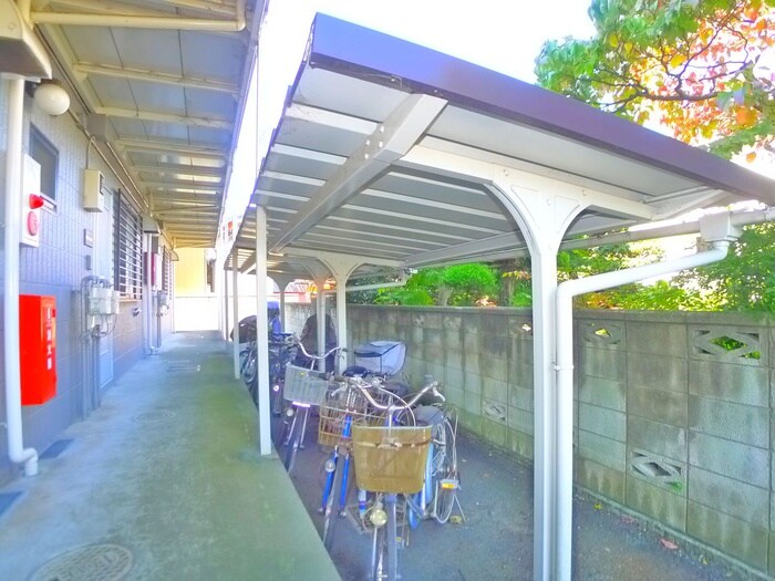 物件外観写真5　(駐輪場)