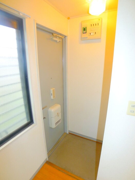 物件内観写真16　(玄関)