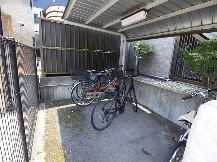 物件外観写真3　(駐輪場)