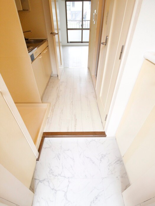 物件内観写真14　(玄関)