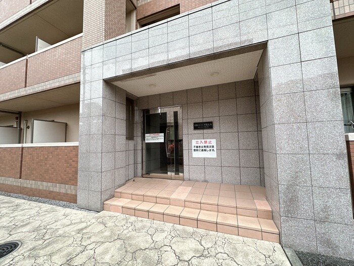 物件外観写真6　(エントランス部分)