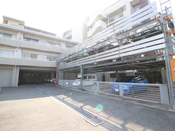 物件外観写真3　(駐車場)