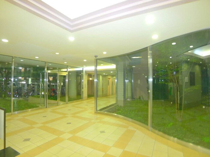 物件外観写真4　(エントランス部分)