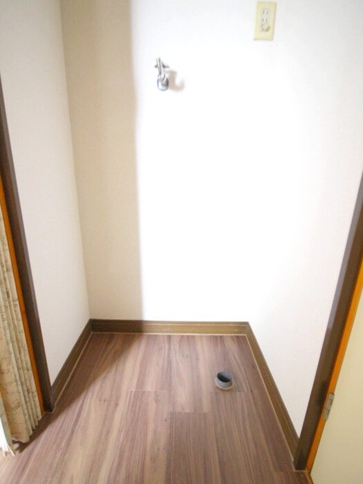 物件内観写真18　(洗濯機置場)