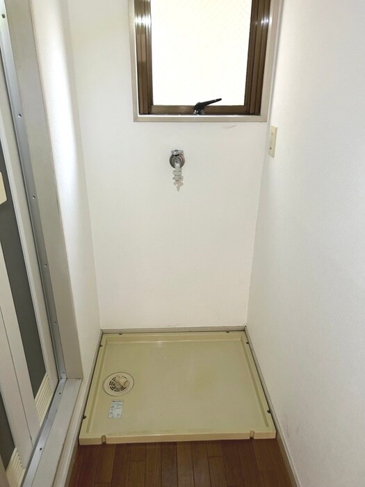 物件内観写真11　(洗濯機置場)