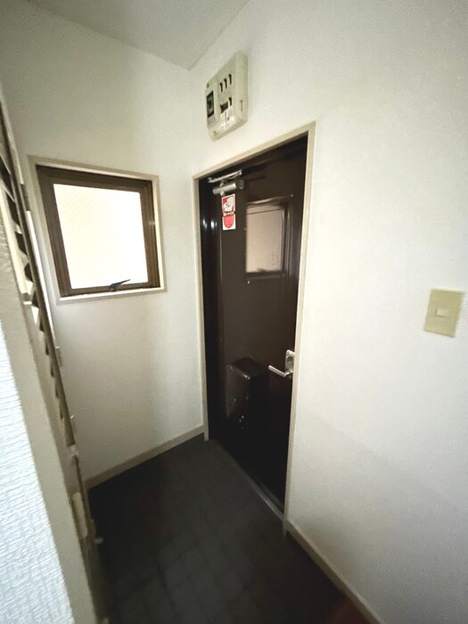 物件内観写真16　(玄関)