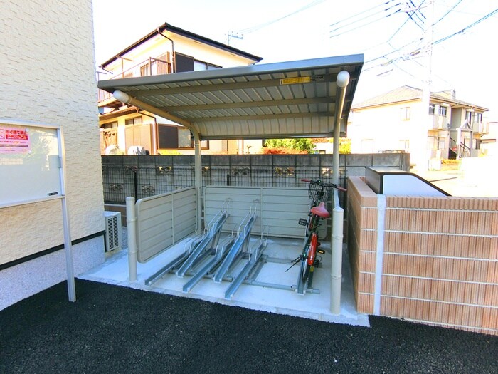 物件外観写真4　(駐輪場)