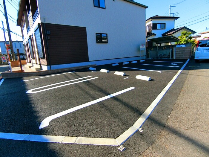 物件外観写真6　(駐車場)