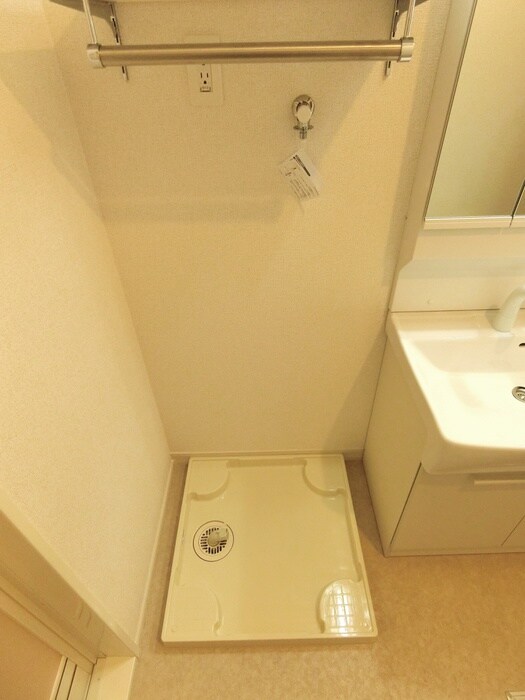 物件内観写真12　(洗濯機置場)