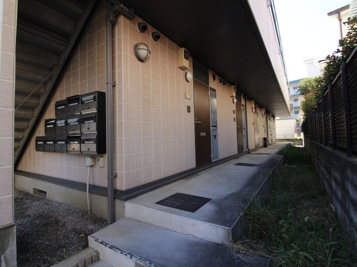 物件外観写真4　(エントランス部分)