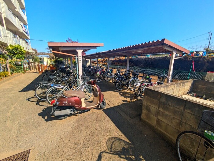 物件外観写真5　(駐輪場)