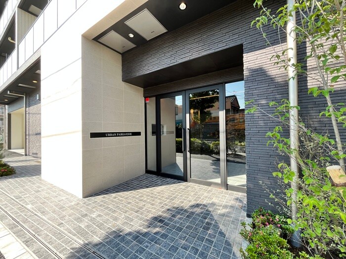 物件外観写真2　(エントランス部分)