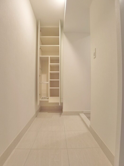 物件内観写真7　(玄関)