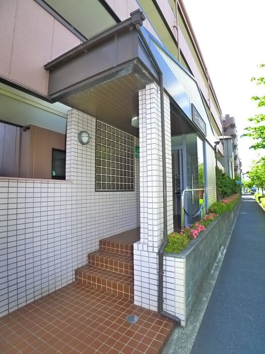 物件外観写真2　(エントランス部分)