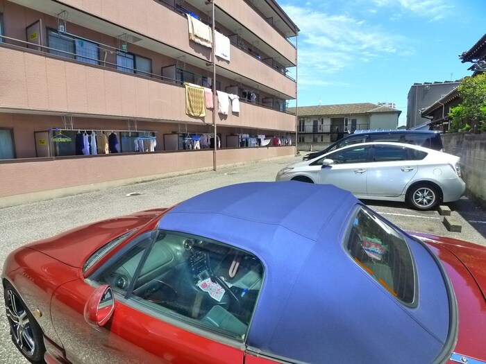 物件外観写真4　(駐車場)