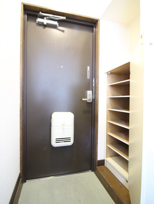 物件内観写真13　(玄関)