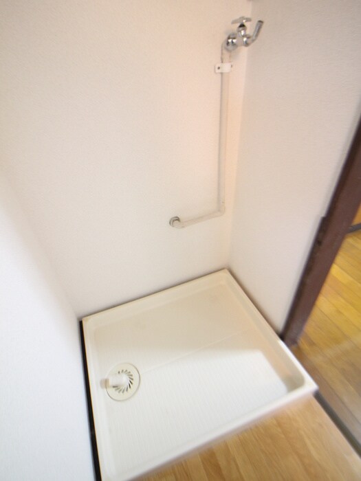 物件内観写真12　(洗濯機置場)