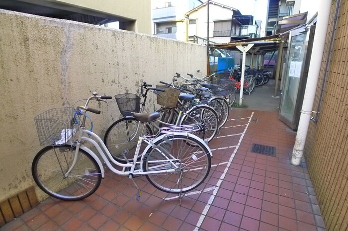 物件外観写真4　(駐輪場)