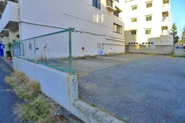 物件外観写真6　(駐車場)