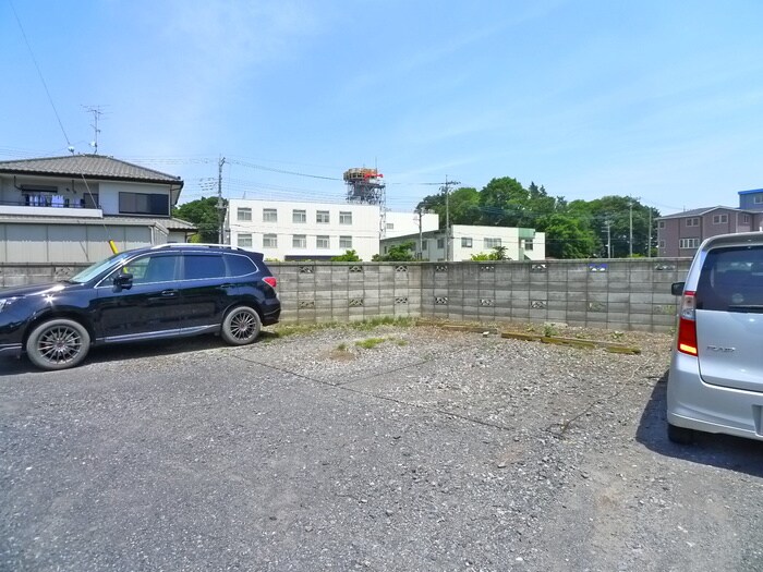 物件外観写真3　(駐車場)
