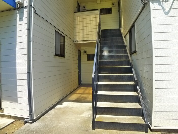 物件外観写真4　(エントランス部分)