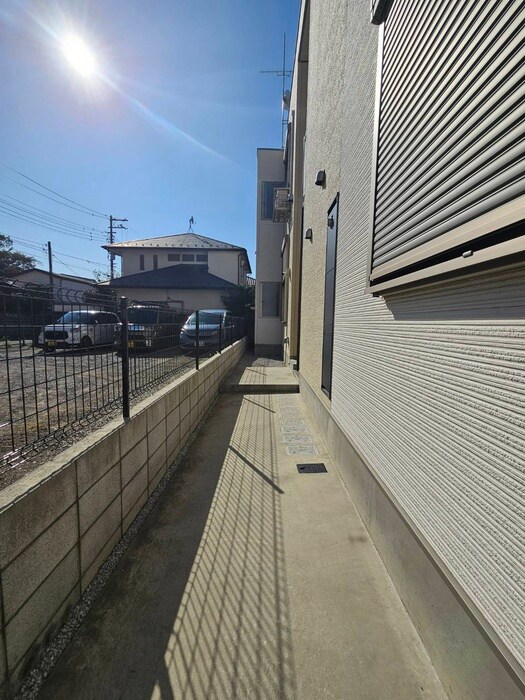 物件外観写真4　(エントランス部分)