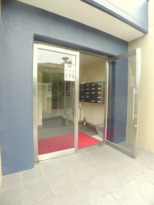 物件外観写真4　(エントランス部分)