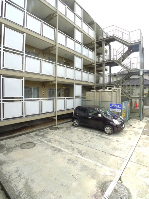 物件外観写真5　(駐車場)