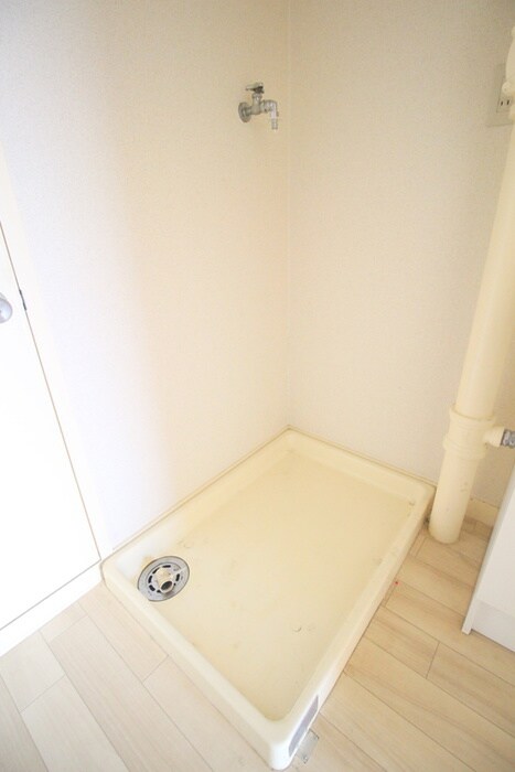 物件内観写真12　(洗濯機置場)