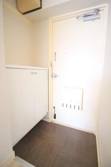 物件内観写真18　(玄関)