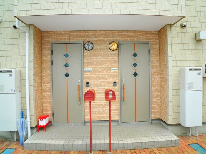 物件外観写真3　(エントランス部分)