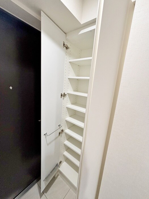 物件内観写真8　(靴箱)