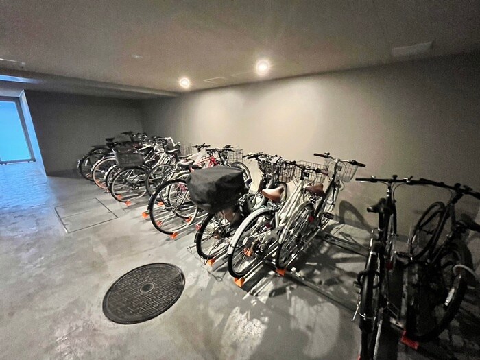 物件外観写真3　(駐輪場)